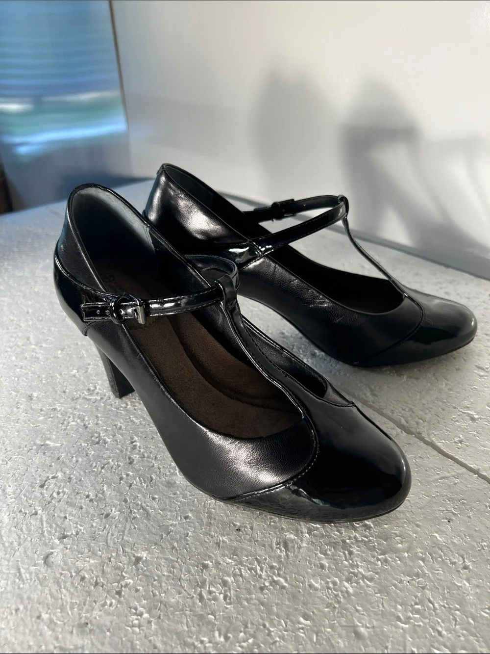 GIANI BERNINI SZ8.5 Vineza Black Patent T-Strap Pumps Office Dressy Formal Retro